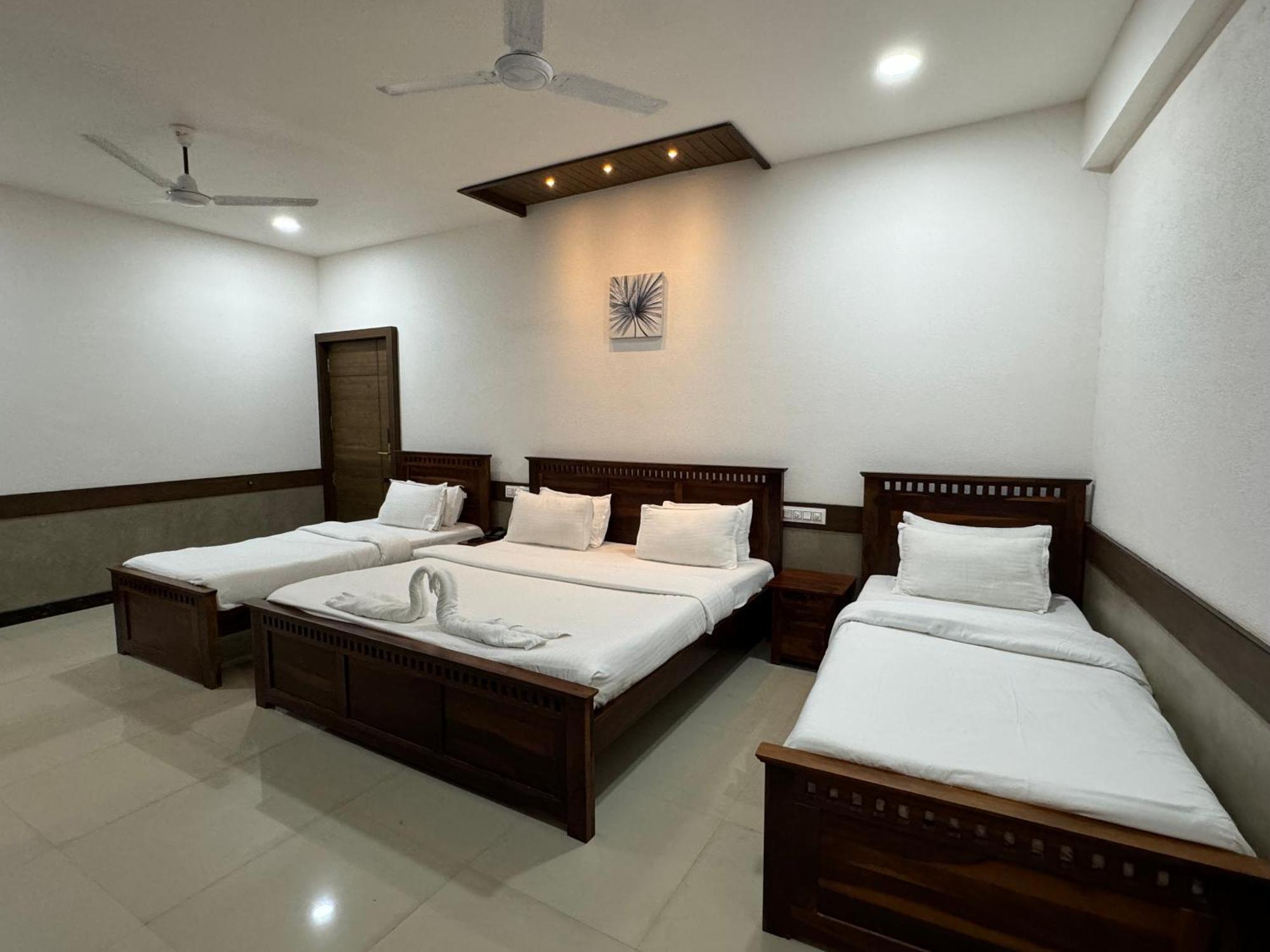 Hotel Tirth By Sonu'S Ujjain Bilik gambar