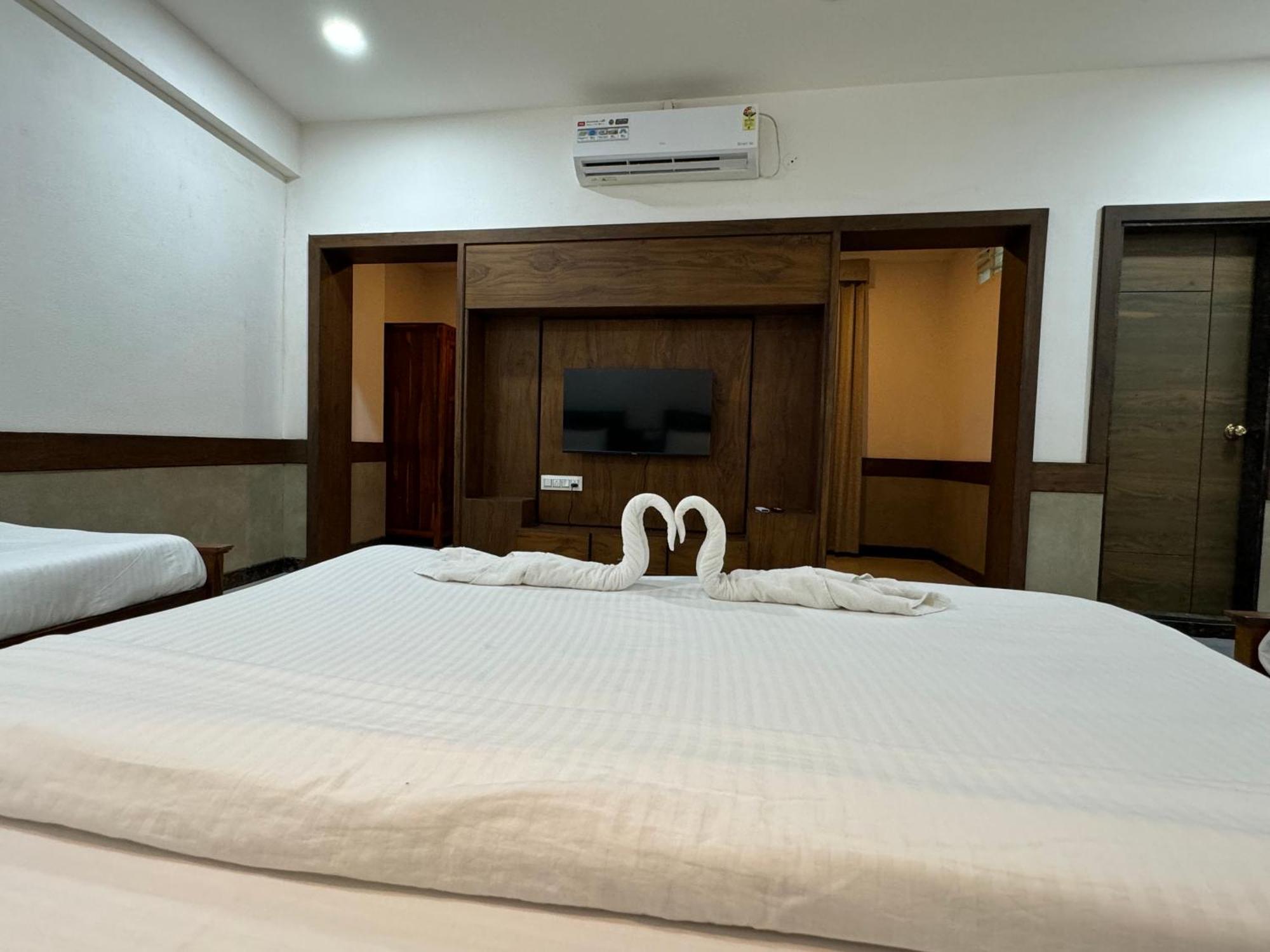 Hotel Tirth By Sonu'S Ujjain Bilik gambar