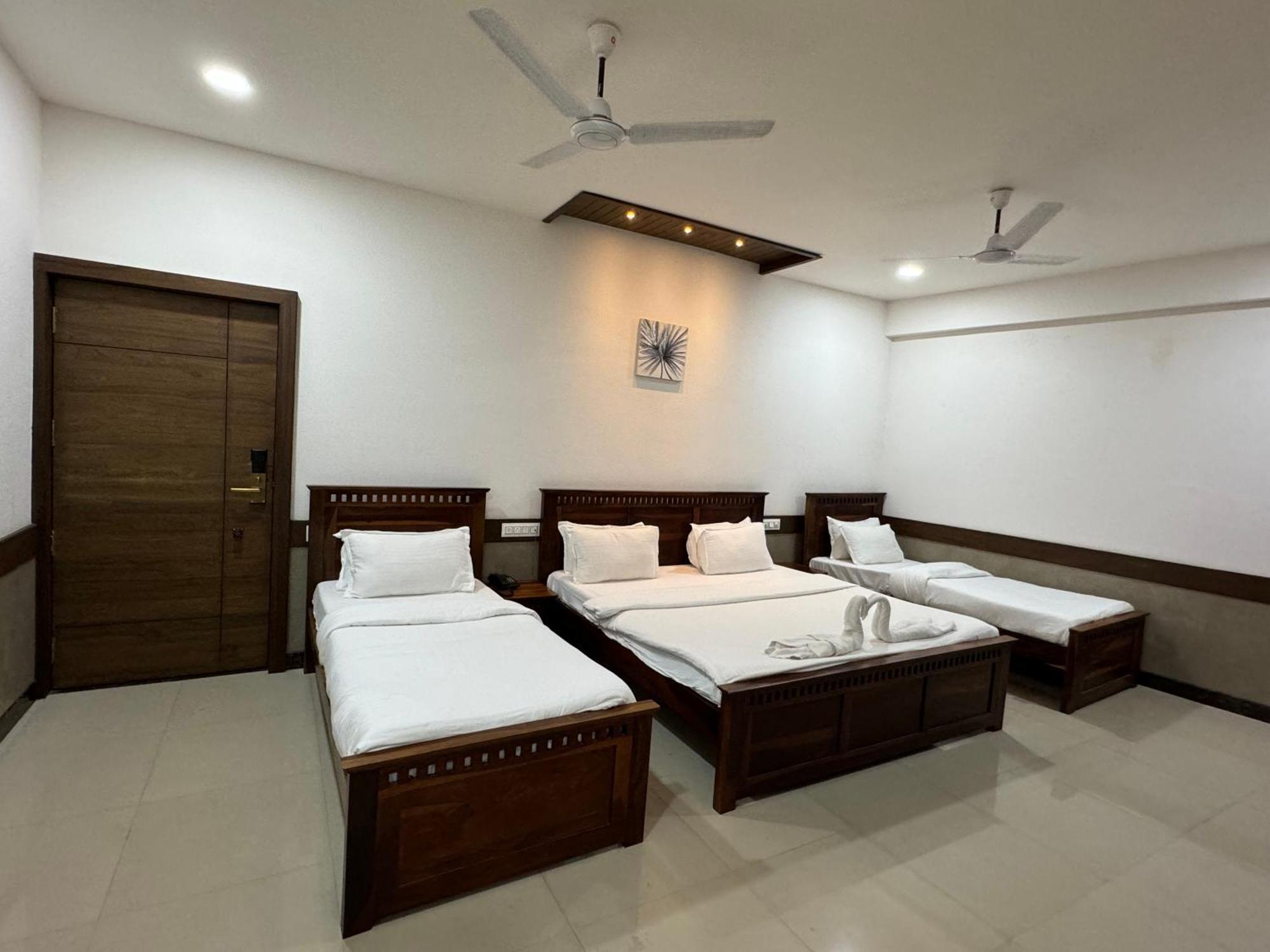 Hotel Tirth By Sonu'S Ujjain Bilik gambar